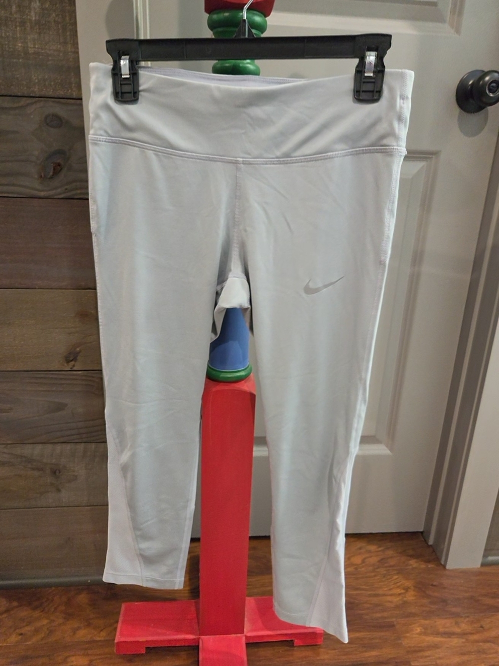 Nike Dri-Fit Womens Light Gray Leggings